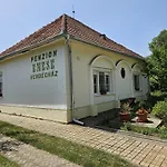 Emese Nocleg ze śniadaniem Búč