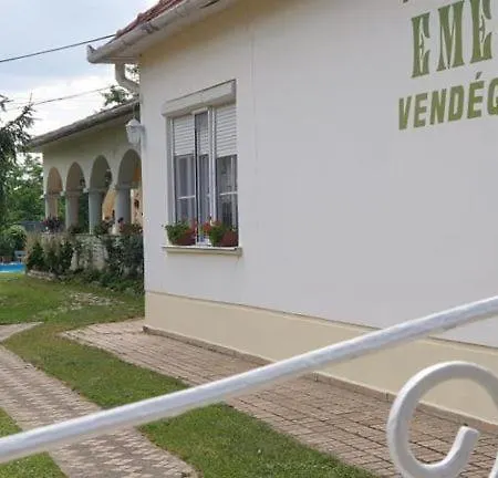 Bed & Breakfast Emese Búč