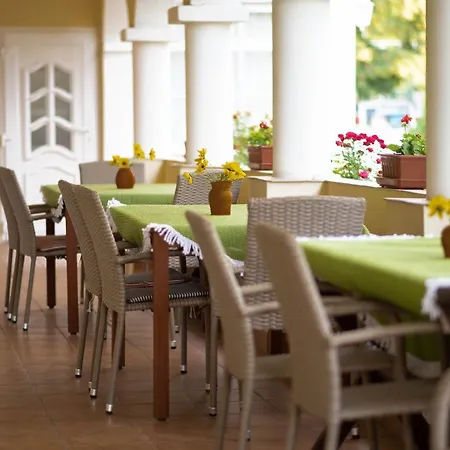 Alojamento de Acomodação e Pequeno-almoço Emese 3*