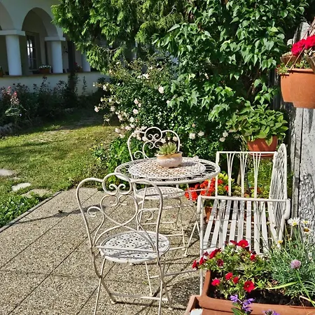 Emese Bed & Breakfast
