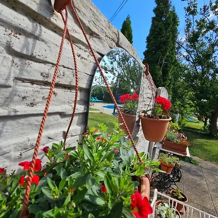 Emese Bed & Breakfast Búč
