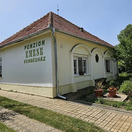 Emese Bed & Breakfast Búč
